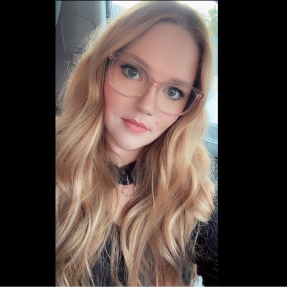 Meet your Posher, Holly - Picture 1 of 1